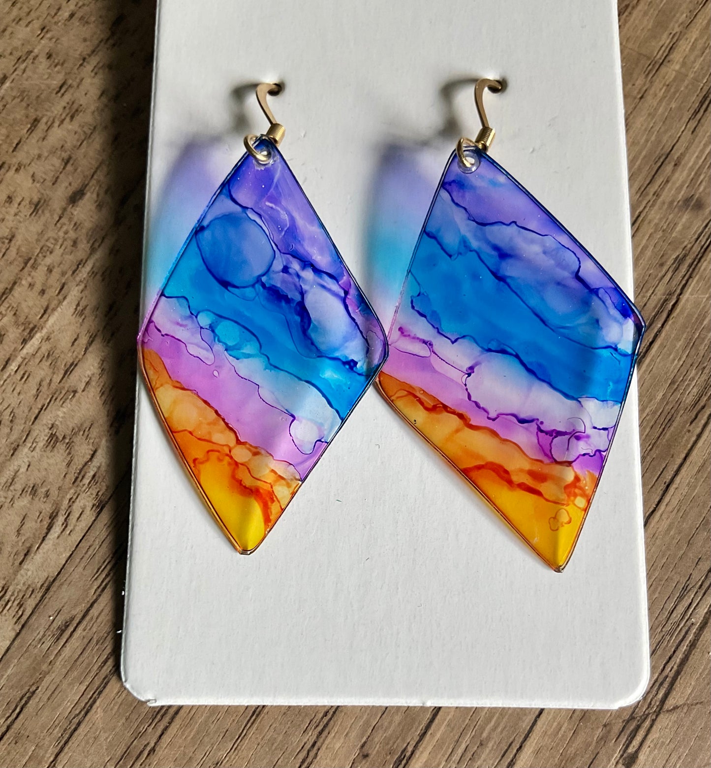 boucles d’oreilles en plastique revalorisé, en forme de losanges, couleurs sunset