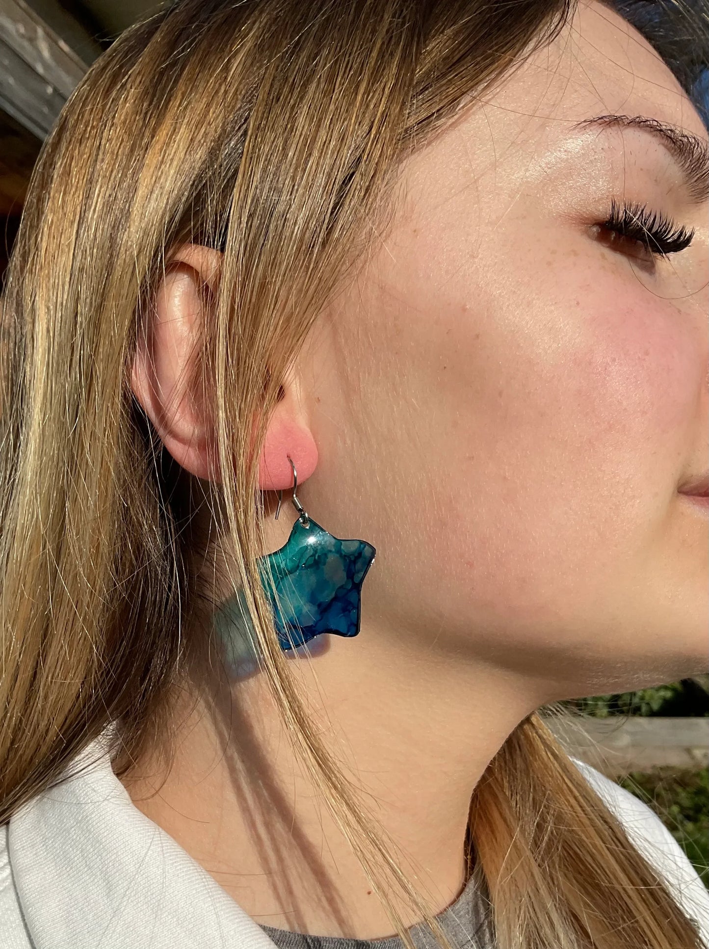 boucles d’oreilles recyclees en forme d’étoile, dégradé de bleu