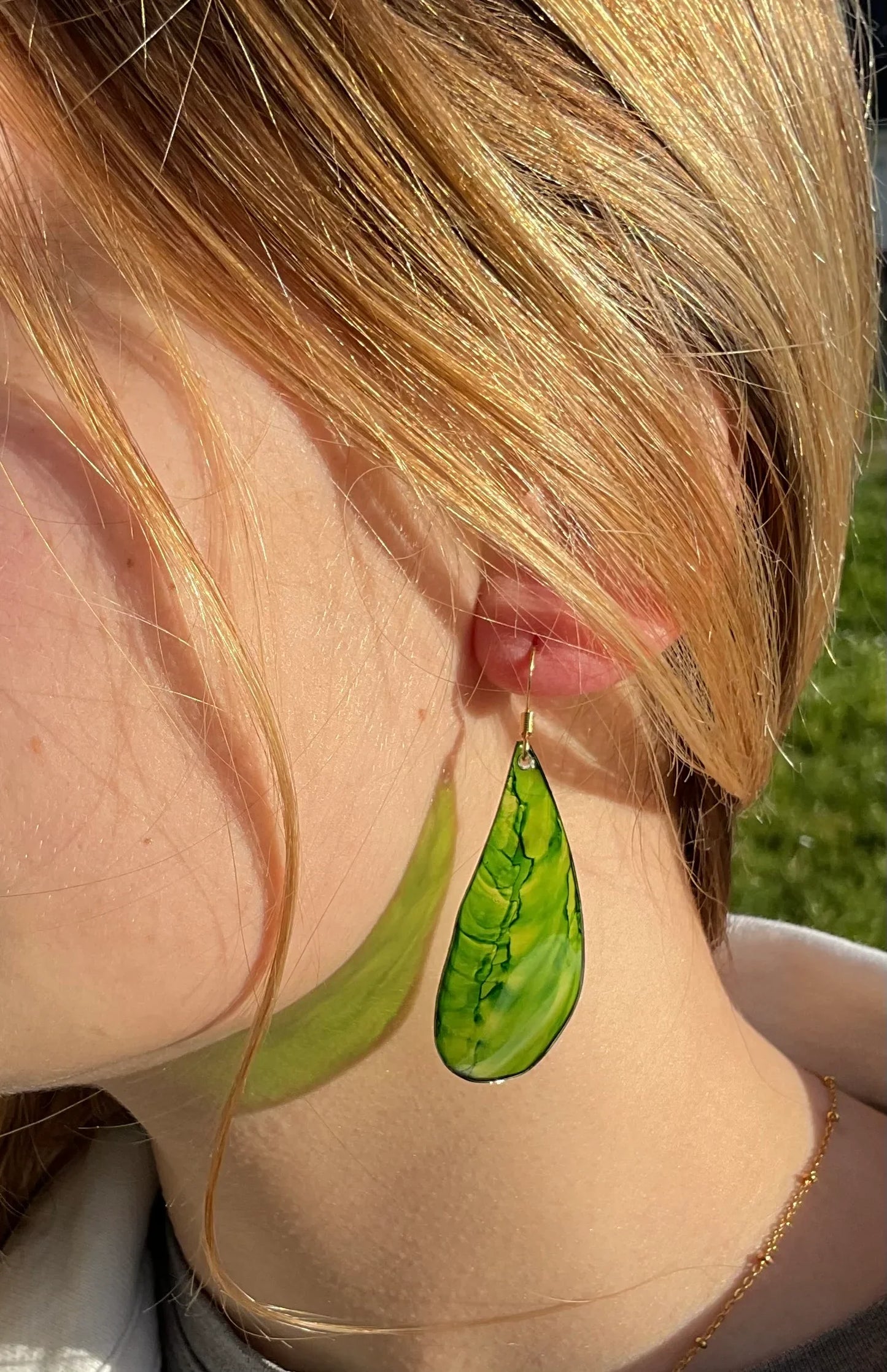 Boucles d’oreilles upcyclées, en forme de goutte, vert lumineux
