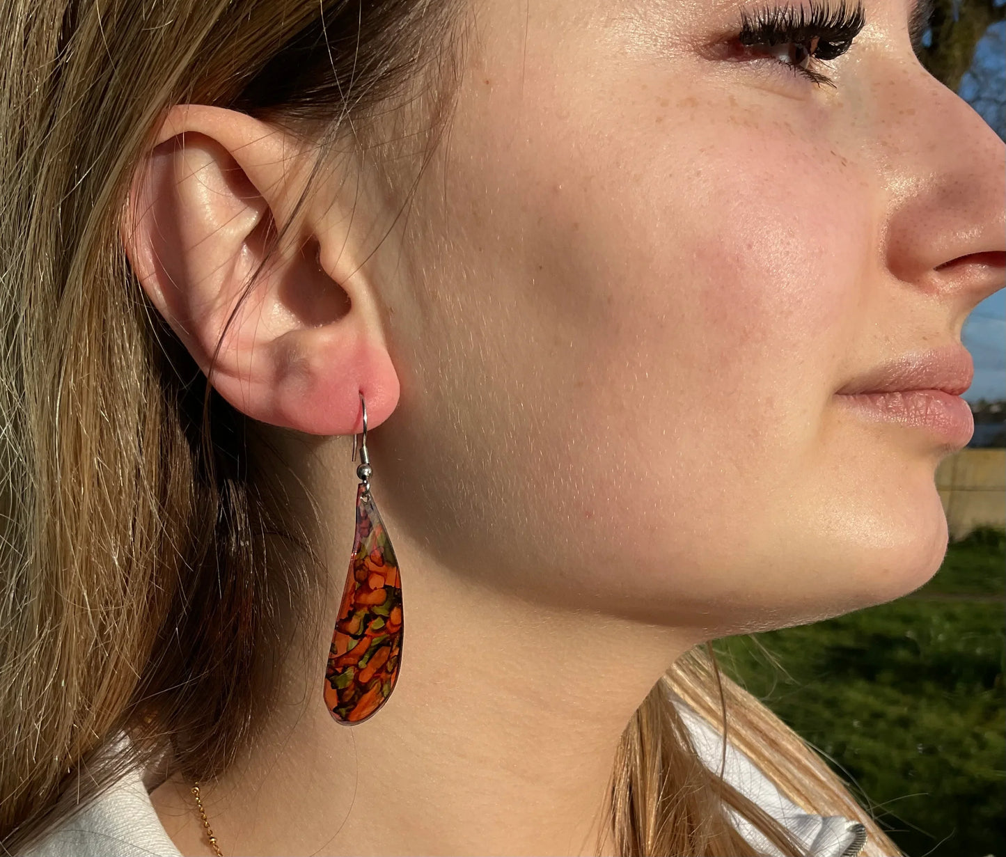 Boucles dâoreilles en plastique recyclĂ©, pendantes, couleursautomnales