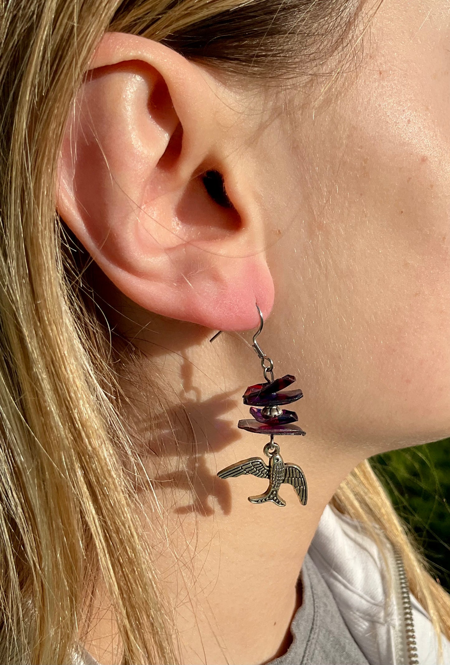 Boucles d’oreilles en plastique recyclé, violettes, oiseau argenté