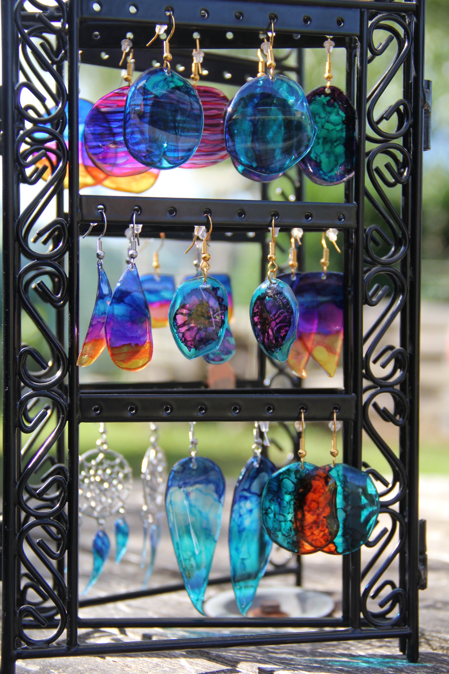 Boucles d’oreilles en plastique recyclé, colorées et lumineuses