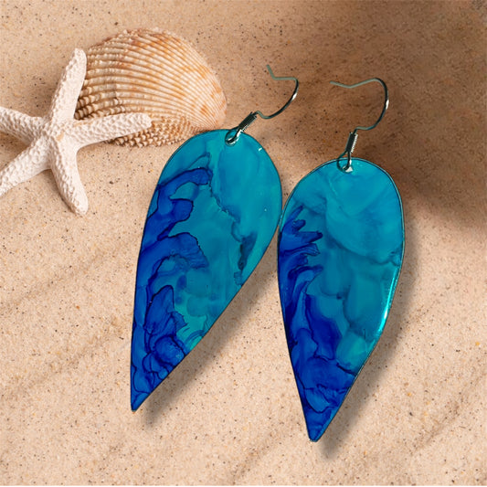 Boucles d’oreilles en plastique recyclé, forme plume, bleues et turquoises