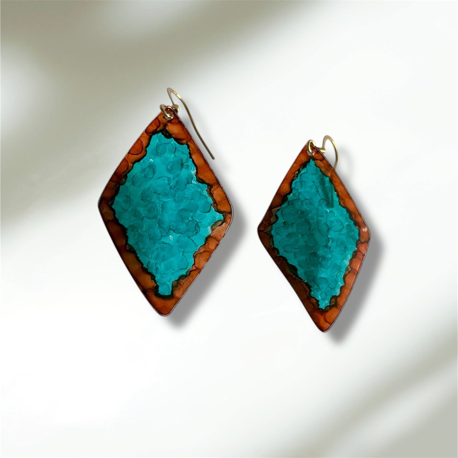 Boucles oreille upcyclees en forme de losange, marron et turquoise , Indian Wood 