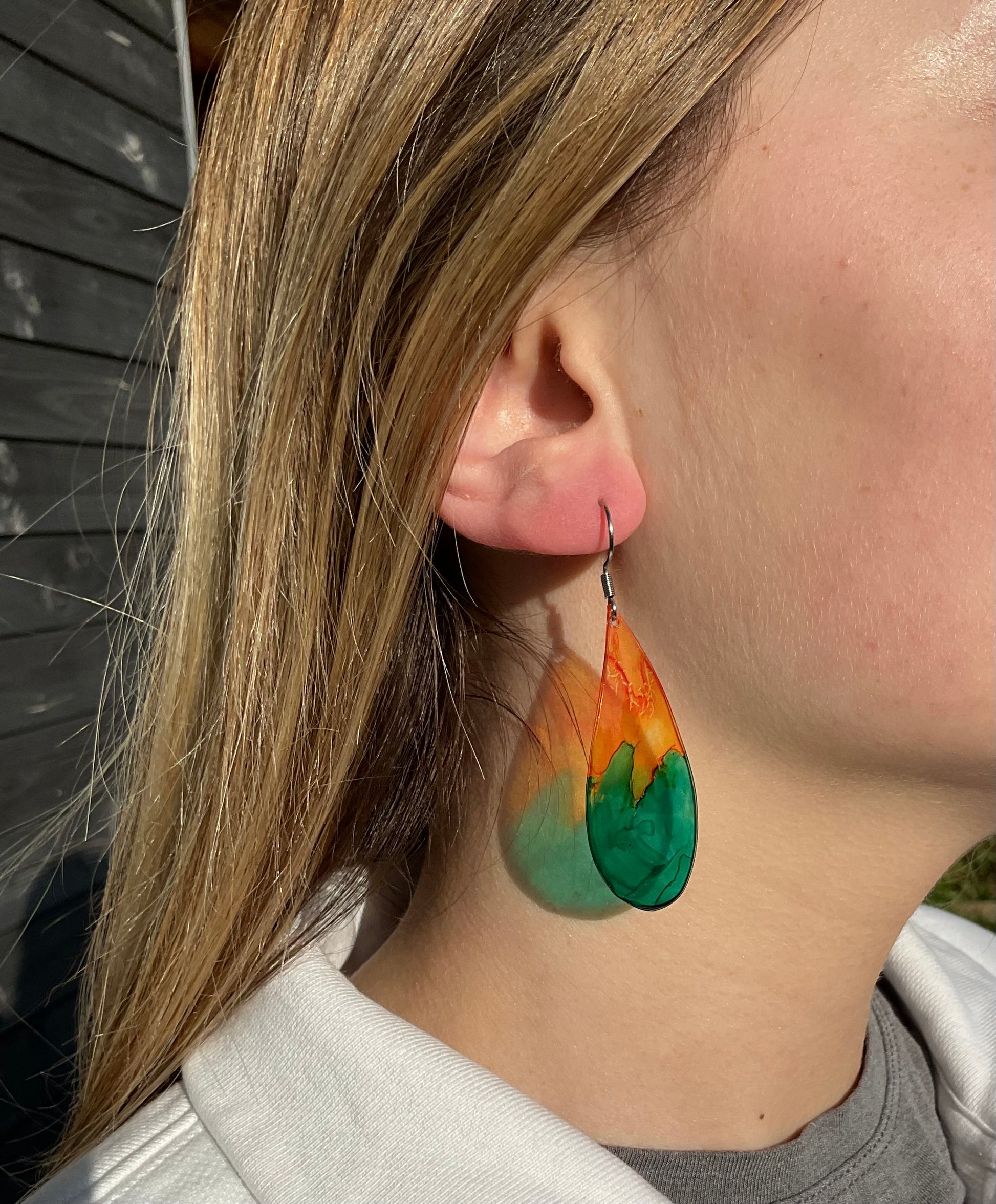 Boucles d’oreilles en plastique recyclé, forme de goutte, orange et turquoise